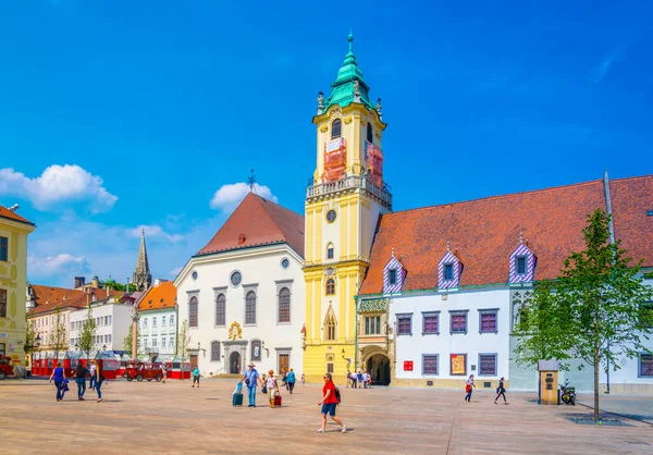 Bratislava Slovakia May 2016 People Strolling Front Town Hall Bratislava — стокове фото