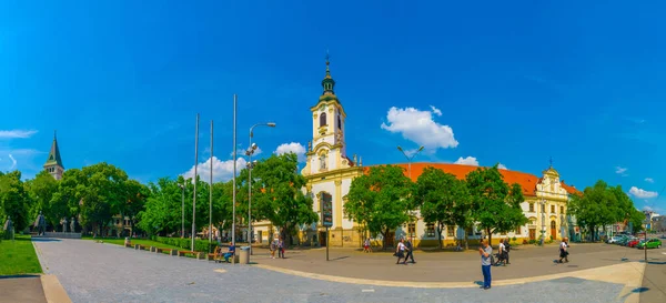 Bratislava Slovakia May 2016 Національна Площа Повстання Словаччині Домінує Костол — стокове фото