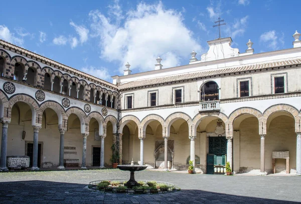 SALERNO, İtalya - 30 Haziran 2014: Salerno, İtalya 'da bir katedralin içi (duomo)