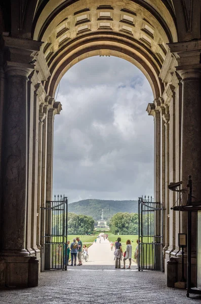 CASERTA, ITALY - 1 Haziran 2014 tarihinde Caserta 'daki Palazzo Reale' nin iç mekanı. 18. yüzyılda Avrupa 'da inşa edilen en büyük saraydı..