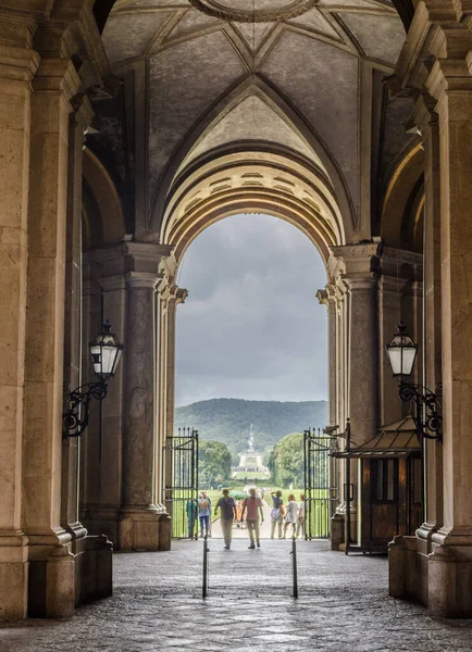 CASERTA, ITALY - 1 Haziran 2014 tarihinde Caserta 'daki Palazzo Reale' nin iç mekanı. 18. yüzyılda Avrupa 'da inşa edilen en büyük saraydı..