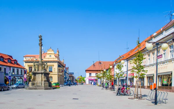 Podebrady Cseh Köztársaság Április 2015 Emberek Sétálnak Főtéren Cseh Város — Stock Fotó