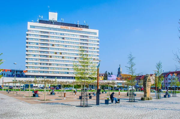 HRADEC KRALOVE, CZECH REPUBLIC, 30 Nisan 2015: Hradec kralove 'deki görkemli otel cernigov kentte türünün en büyük tesisidir. Tren istasyonunun hemen karşısındaki caddede yer alıyor..