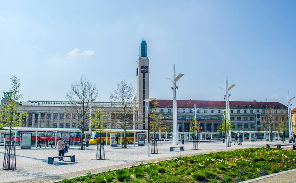 Hradec Kralove Czech Republic April 2015 People Strolling Main Train — Stock Photo, Image