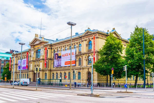 HELSINKI, FINLAND, AĞUSTOS 17 AĞUSTOS 2016: Finlandiya 'nın orta Helsinki kentindeki AZumin Taidemuseo - Ateneum Sanat Müzesi