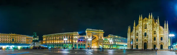Милано Италия Марта 2016 Ночной Вид Освещенную Площадь Пьяцца Дель — стоковое фото