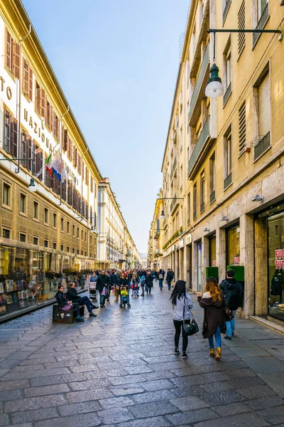 Torino Italien Mars 2016 Människor Går Gata Den Italienska Staden — Stockfoto