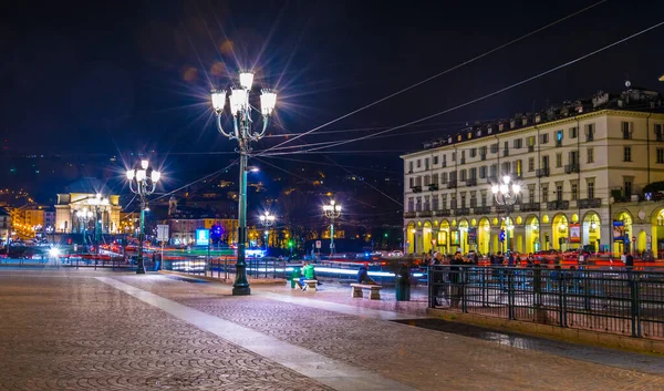 TORINO, İtalya, 12 Mart 2016: İtalyan şehri Torino 'nun ana meydanının gece görüşü - Piazza Vittorio veneto.