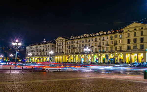 TORINO, İtalya, 12 Mart 2016: İtalyan şehri Torino 'nun ana meydanının gece görüşü - Piazza Vittorio veneto.