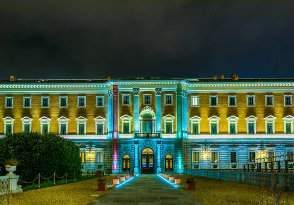 TORINO, İtalya, 12 Mart 2016: Torino, İtalya 'daki Arkeoloji Müzesi Galeria Sabauda' nın Gece Görüşü