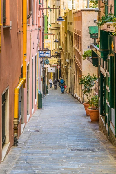 Genoa Itália Março 2016 Pessoas Estão Caminhando Longo Famosos Palácios — Fotografia de Stock