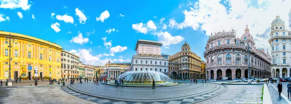 Genoa Italia Marzo 2016 Gente Está Disfrutando Día Soleado Plaza —  Fotos de Stock
