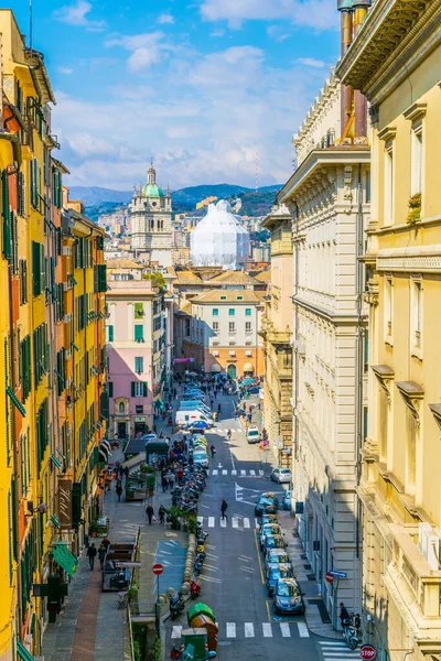 GENOA, İtalya, 13 Mart 2016: İtalyan kenti Genoa 'daki Porta Soprana caddesinin hava görüntüsü