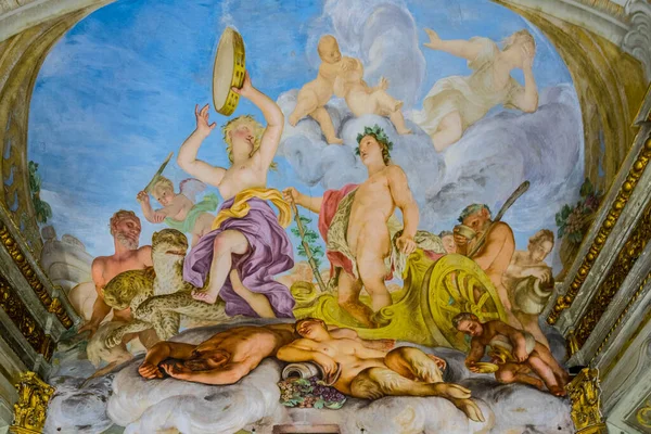 GENOA, İtalya, 13 Mart 2016: İtalyan kenti Genoa 'daki sarayın dekoratif tavan manzarası.