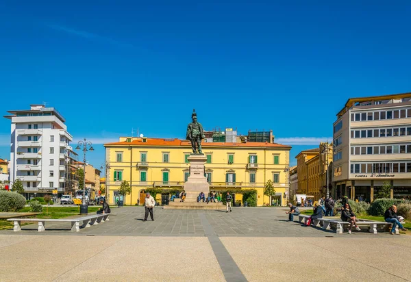 Pisa Itália Março 2016 Pessoas Estão Passeando Pela Piazza Vittorio — Fotografia de Stock