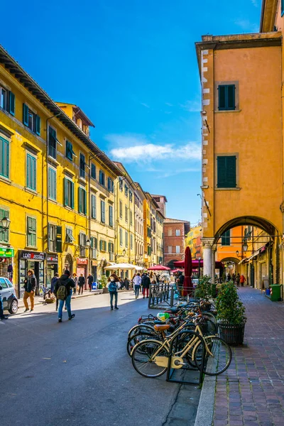 Pisa Italy March 2016 People Enjoying Sunny Day Spring Strolling — Stockfoto