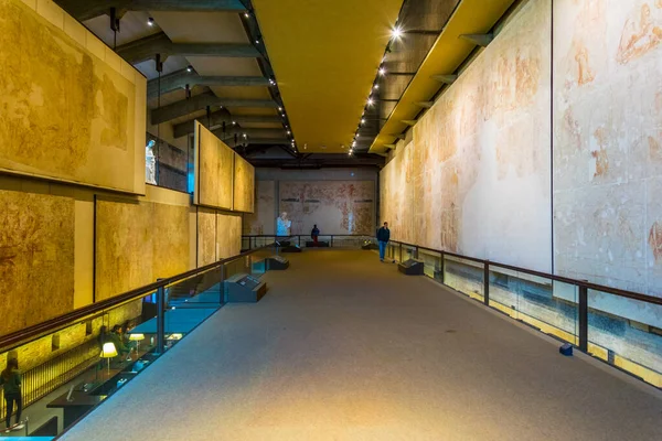 PISA, İtalya, 14 Mart 2016: İtalya 'daki Delle Sinopie Müzesi' nin içi eskiden Camposanto Mezarlığı 'nda bulunan freskleri sunuyor.