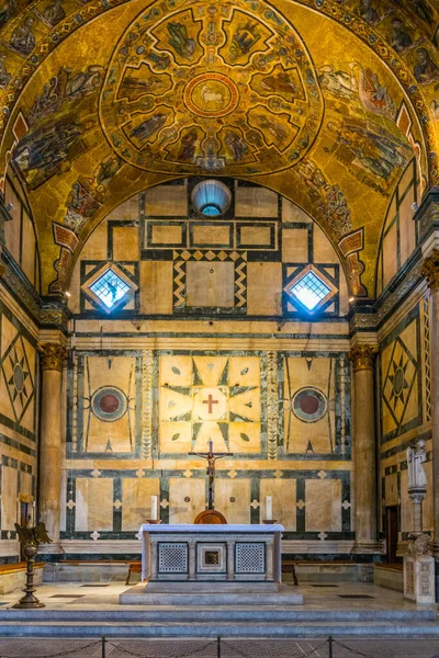 FLORENCE, ITALY, 15 Mart 2016: San Giovanni Vaftizinin İçi