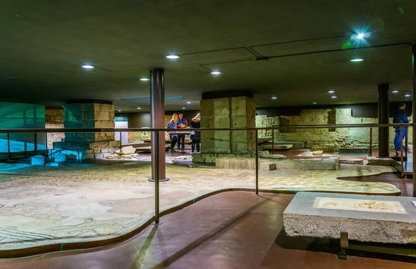 FLORENCE, İtalya, 15 Mart 2016: İtalya 'nın Floransa kentindeki Santa Maria del Fiore Katedrali' nin mahzeninin içi.