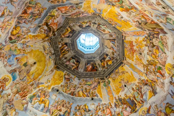 FLORENCE, ITALY, 15 Mart 2016: İtalya 'daki Santa Maria del Fiore' un Floransa Katedrali 'nde Kubbe' nin içinde Yargı Günü.