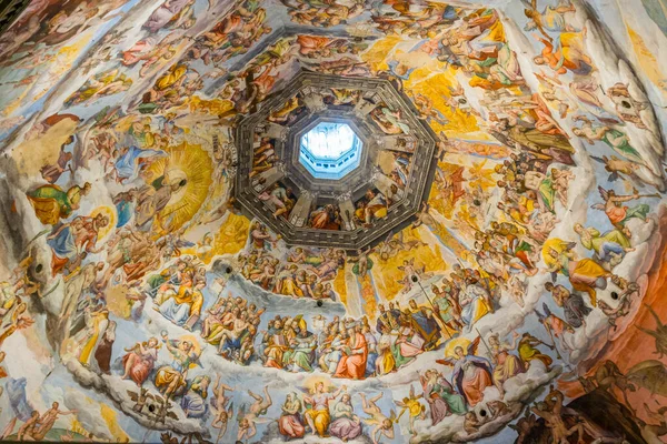 FLORENCE, ITALY, 15 Mart 2016: İtalya 'daki Santa Maria del Fiore' un Floransa Katedrali 'nde Kubbe' nin içinde Yargı Günü.