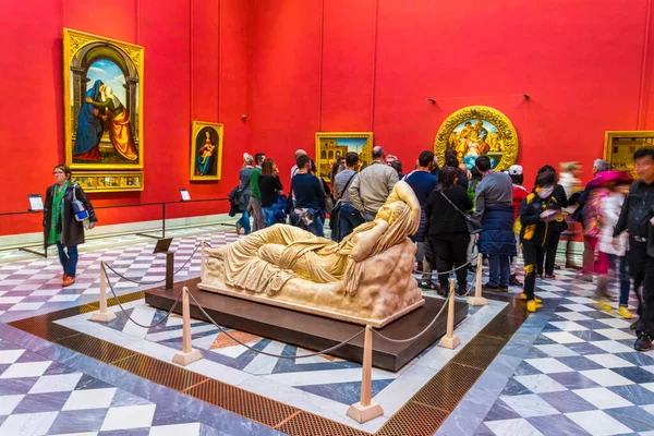 Florence Italy March 2016 Doni Tondo Statue Michelangelo Situated Red — Stockfoto