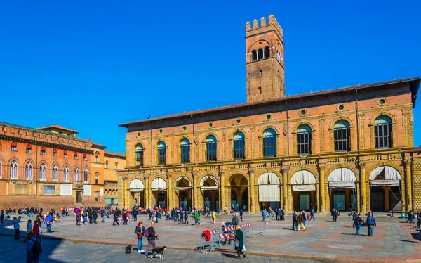 BOLOGNA, İtalya, 17 Mart 2016: İtalyan kentindeki Podesta Sarayı manzarası