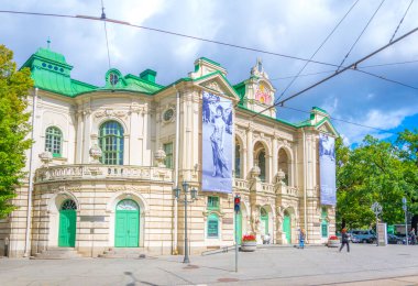 RIGA, LATVIA, 15 AĞUSTOS 2016: Riga, Letonya 'daki Ulusal Tiyatro.