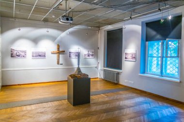 VILNIUS, Litvanya, 14 AĞUSTOS 2016: Litvanya Halk Soykırımı Müzesinin İçi.