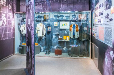 VILNIUS, LITHUANIA, 14 AĞUSTOS 2016: Eski KGB hapishanesi şimdi Litvanya 'nın başkenti Vilnius' taki Soykırım Mağdurları Müzesi