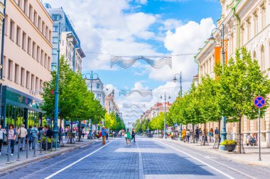 VILNIUS, LITHUANIA, 14 AĞUSTOS 2016: Gedimino prospektas (Gediminas Bulvarı) Litvanya 'nın Vilnius kentinde ana caddedir.