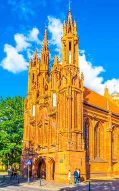 VILNIUS, Litvanya, 14 Ağustos 2016: Vilnius Litvanya 'daki St. Anne Kilisesi