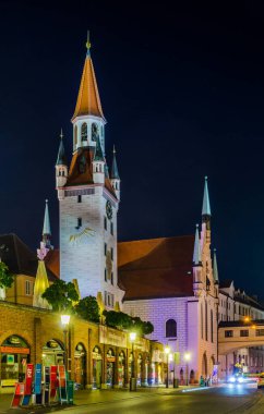 MÜZİK, GERÇEK, 20 AĞUSTOS 2015: Münih 'teki eski belediye binasının gece manzarası