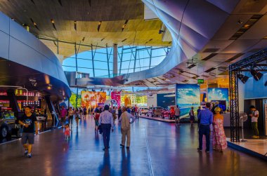 MÜZİK, GERMANY, 20 AĞUSTOS 2015: Münih, Almanya 'daki BMW otomobil üreticisinin gelecekteki merkezinin içi