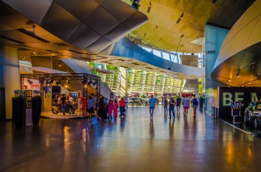 MÜZİK, GERMANY, 20 AĞUSTOS 2015: Münih, Almanya 'daki BMW otomobil üreticisinin gelecekteki merkezinin içi