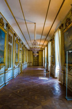 MÜZİK, GERMANY, 20 AĞUSTOS 2015: Münih, Almanya 'daki nymphenburg kalesinde. 1662 doğumlu tahtın varisi Max Emanuel 'in doğumuna bir yaz evi olarak kurulmuştur..