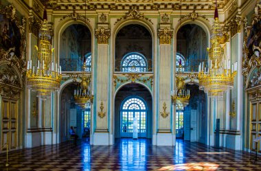 MÜZİK, GERMANY, 20 AĞUSTOS 2015: Münih, Almanya 'daki nymphenburg kalesinde. 1662 doğumlu tahtın varisi Max Emanuel 'in doğumuna bir yaz evi olarak kurulmuştur..