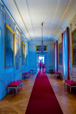 MÜZİK, GERMANY, 20 AĞUSTOS 2015: Münih, Almanya 'daki nymphenburg kalesinde. 1662 doğumlu tahtın varisi Max Emanuel 'in doğumuna bir yaz evi olarak kurulmuştur..