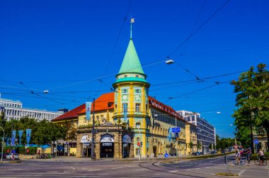 MUNICH, Almanya, 20 AĞUSTOS: Bavyera şehrindeki Loewenbrau Keller bira restoranı, Ekim Festivali 'nin ünlü bira festivali