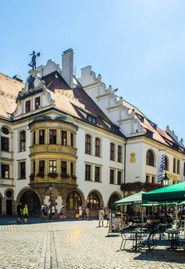 MUNICH, Almanya, 20 AĞUSTOS 2015: Bavyera 'nın en ünlü restoranı olan Hofbrauhaus binasının manzarası