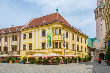 SOPRON, HUNGARY, 18 Haziran 2016: Fo ter 'in manzarası - Macar şehri Sopron' un ana meydanı