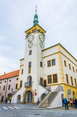 KROMERIZ, CZECH REPUBLIC, 15 Nisan 2016: Czech kentinin belediye binasının görüntüsü.
