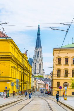 OLOMOUC, CZECH REPUBLIC, 16 Nisan 2016: Çeçenistan 'ın merkezindeki Olomouc Katedrali' nin sonunda Aziz Wencelas Katedrali 'nin görüntüsü.