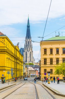 OLOMOUC, CZECH REPUBLIC, 16 Nisan 2016: Çeçenistan 'ın merkezindeki Olomouc Katedrali' nin sonunda Aziz Wencelas Katedrali 'nin görüntüsü.