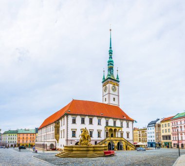 OLOMOUC, CZECH Cumhuriyet, 16 Nisan 2016: Czech kentinin belediye binasının manzarası.