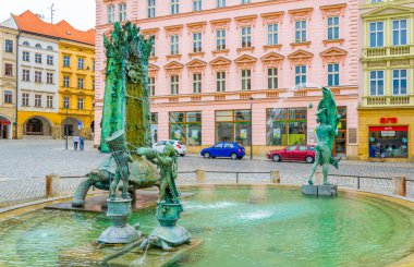 OLOMOUC, CZECH REPUBLIC, 16 Nisan 2016: Olomouc kentindeki arion çeşmesinin manzarası.