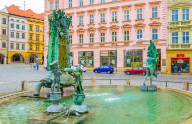 OLOMOUC, CZECH REPUBLIC, 16 Nisan 2016: Olomouc kentindeki arion çeşmesinin manzarası.