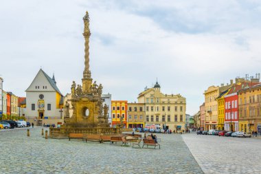 OLOMOUC, CZECH REPUBLIC, 16 NİSAN 2016: Czech şehir olomuzunun alt karesinin görüntüsü.