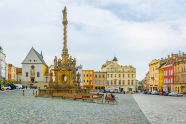 OLOMOUC, CZECH REPUBLIC, 16 NİSAN 2016: Czech şehir olomuzunun alt karesinin görüntüsü.
