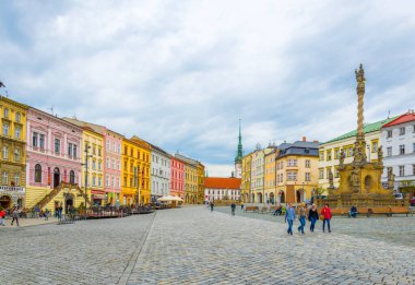 OLOMOUC, CZECH REPUBLIC, 16 NİSAN 2016: Czech şehir olomuzunun alt karesinin görüntüsü.